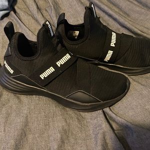 Womans puma running shoes… size 7. NWOT